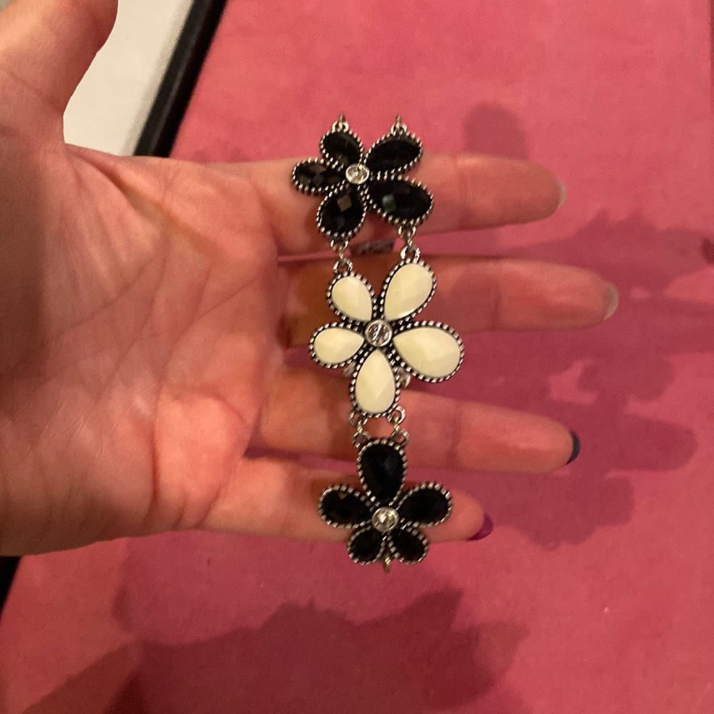 Premier Designs black and white flower bracelet